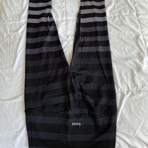 K-Deer black gradient leggings. Med